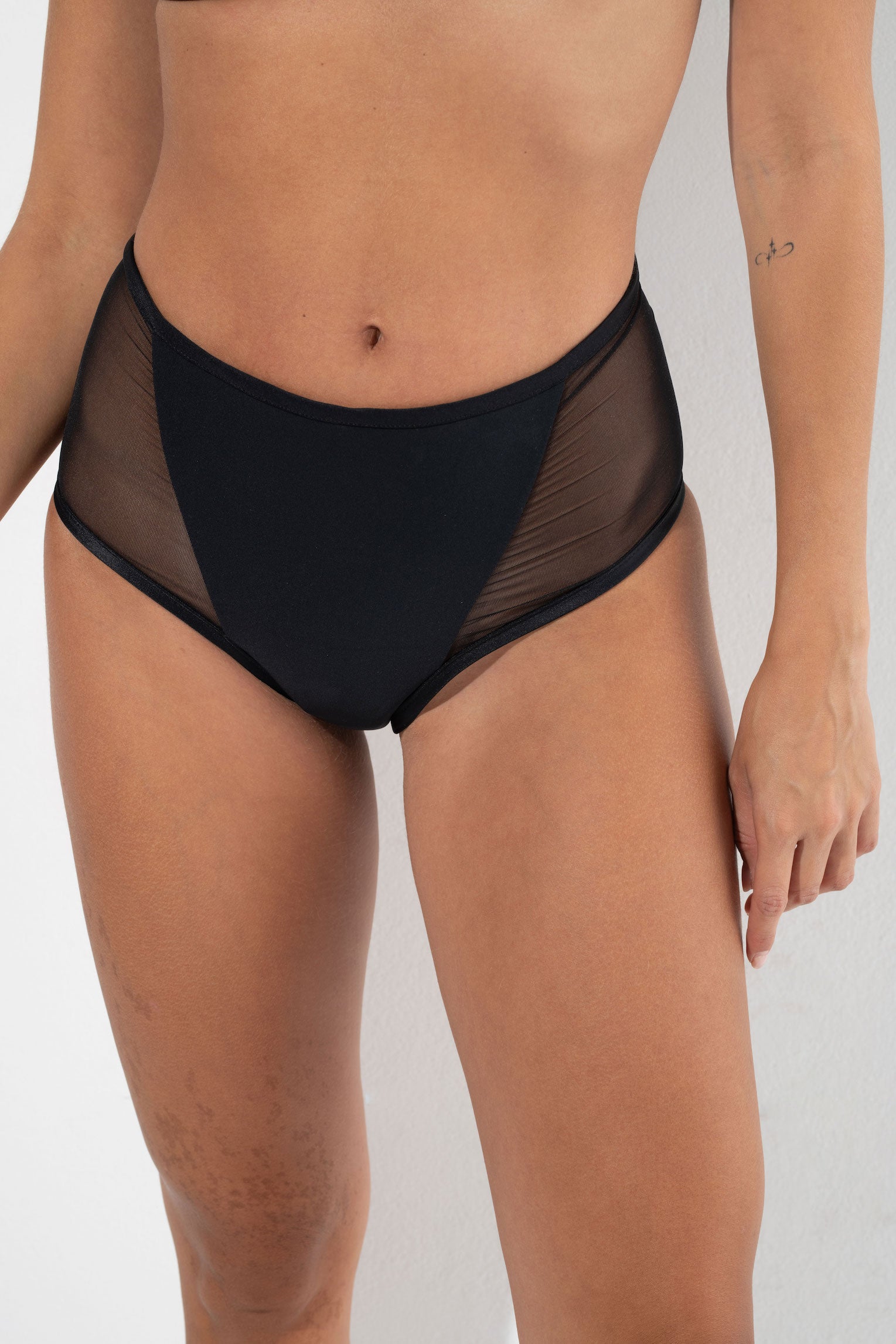 Product title: Triangle bottom new - Black